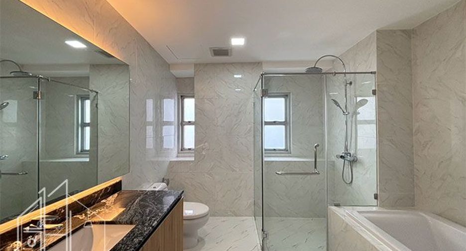 Condo en alquiler de 4 habitaciones en Khlong Toei, Bangkok