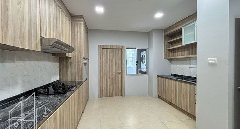 Apartamento en alquiler de 4 habitaciones en Khlong Toei, Bangkok