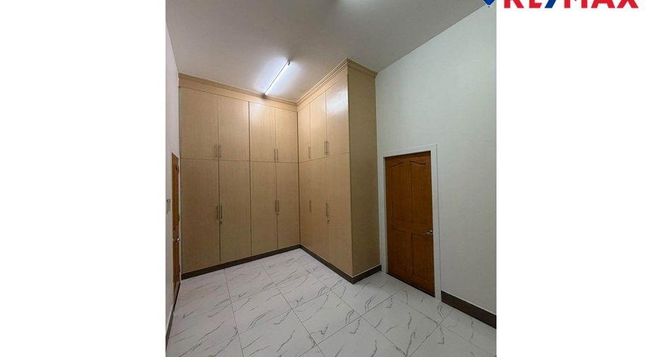 Haus zum Kauf mit 4 Zimmer in Bang Lamung, Chonburi