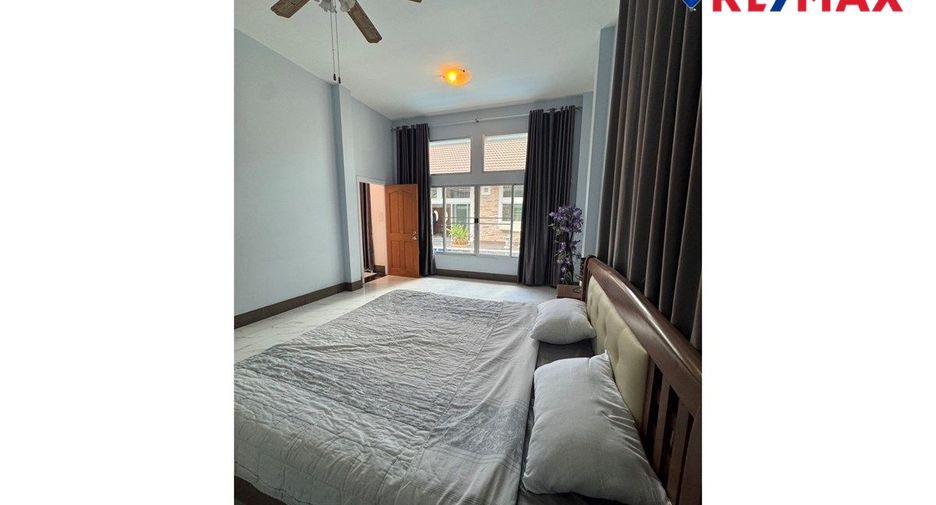 Haus zum Kauf mit 4 Zimmer in Bang Lamung, Chonburi