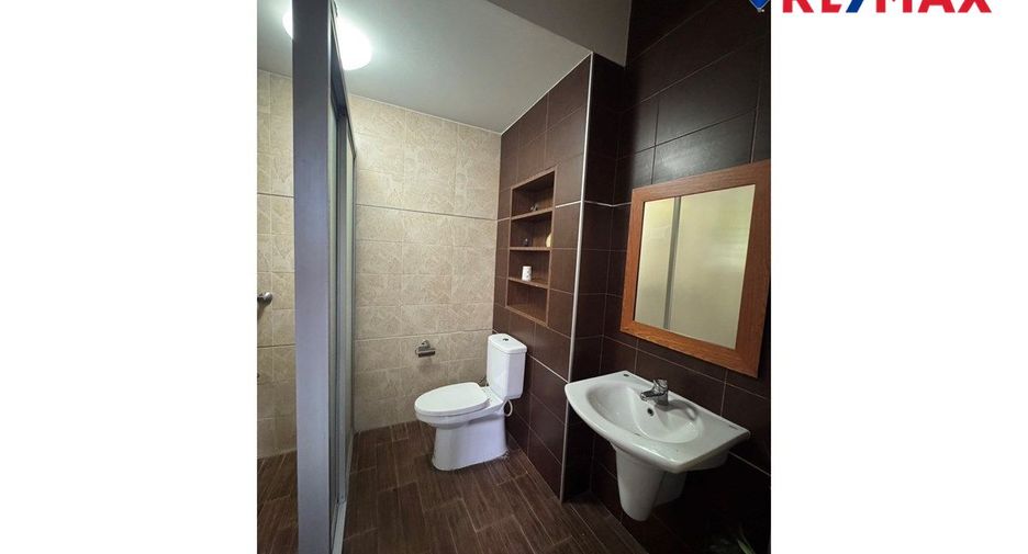 Haus zum Kauf mit 4 Zimmer in Bang Lamung, Chonburi