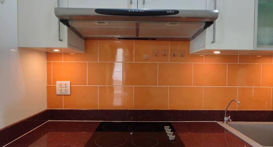 For sale 2 ベッドルーム condo in Bang Lamung, Chonburi