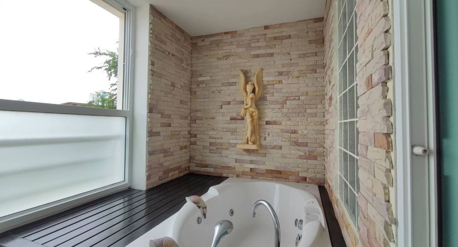 For sale 2 ベッドルーム condo in Bang Lamung, Chonburi