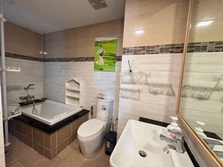 Wohnung zur Miete mit 2 Zimmer in Bang Rak, Bangkok