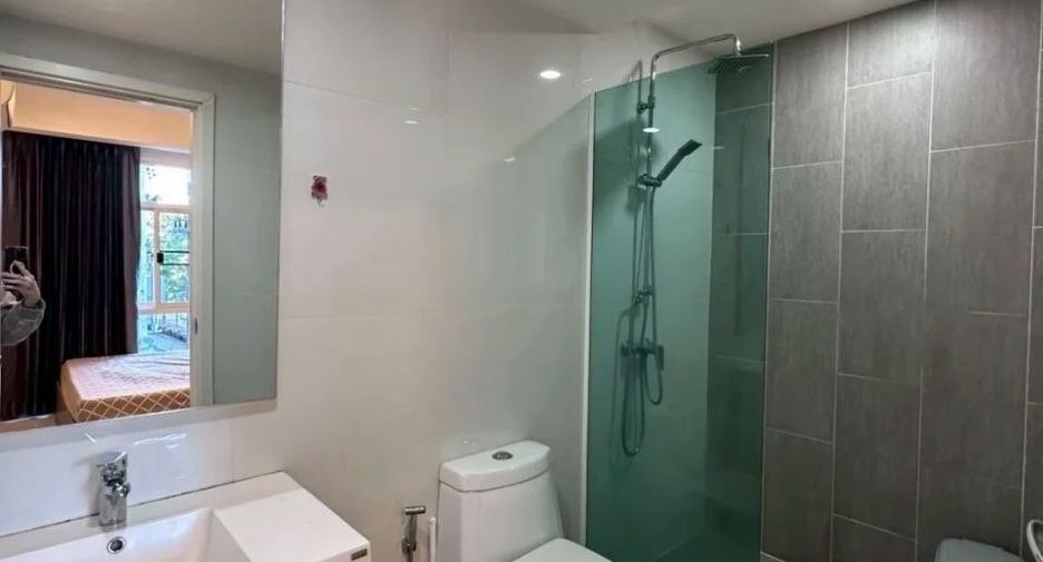 Wohnung zur Miete mit 2 Zimmer in Bang Rak, Bangkok