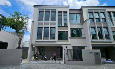 For rent 3 bedrooms townhouse in Chatuchak, Bangkok