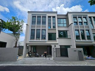 For rent 3 bedrooms townhouse in Chatuchak, Bangkok
