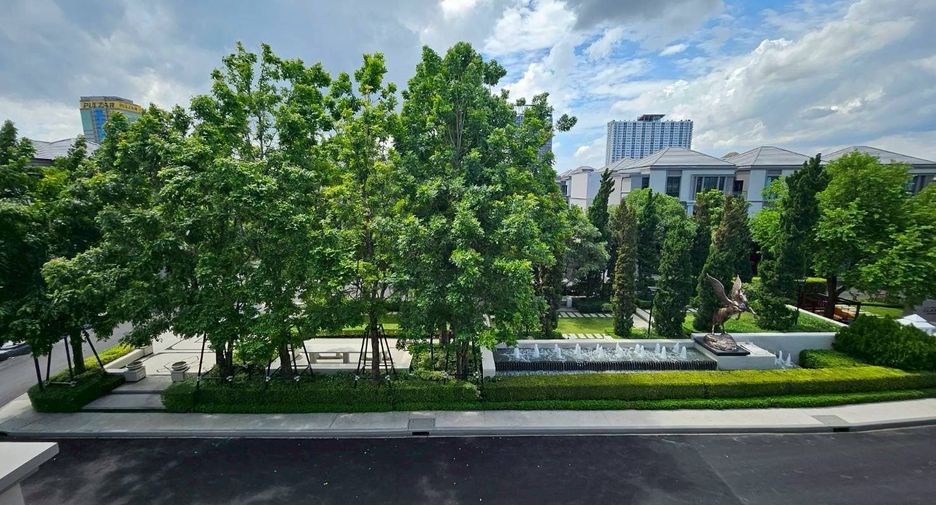 For rent 3 bedrooms townhouse in Chatuchak, Bangkok
