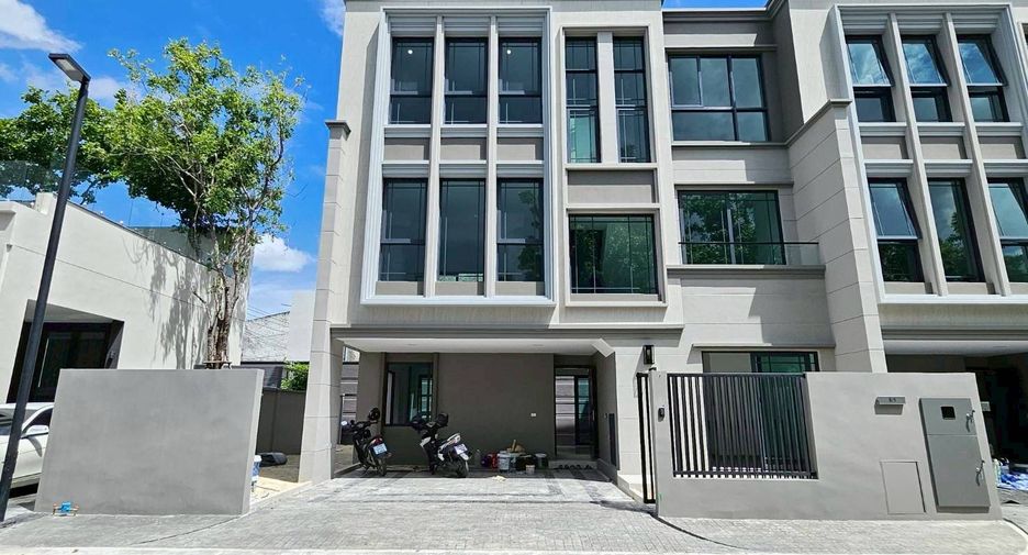 For rent 3 bedrooms townhouse in Chatuchak, Bangkok