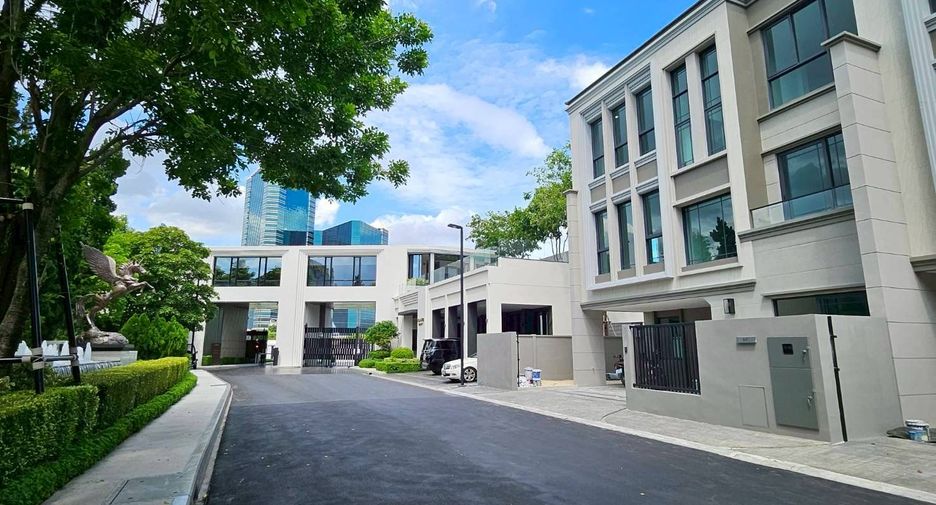 For rent 3 bedrooms townhouse in Chatuchak, Bangkok
