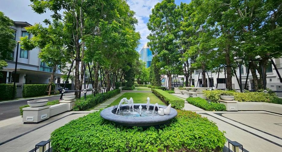 For rent 3 bedrooms townhouse in Chatuchak, Bangkok