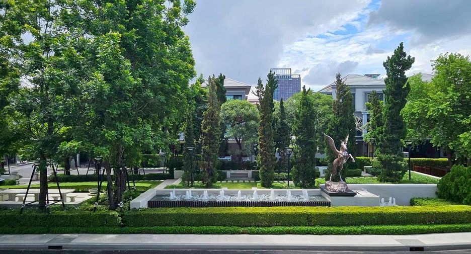 For rent 3 bedrooms townhouse in Chatuchak, Bangkok