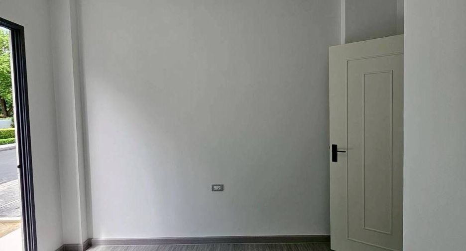 For rent 3 bedrooms townhouse in Chatuchak, Bangkok