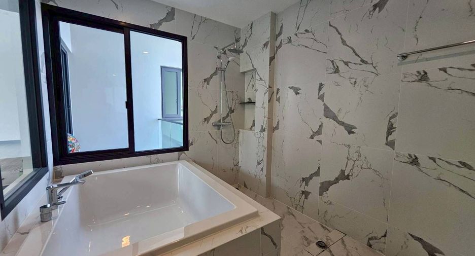 For rent 3 bedrooms townhouse in Chatuchak, Bangkok