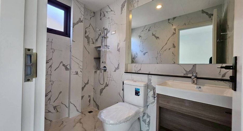 For rent 3 bedrooms townhouse in Chatuchak, Bangkok