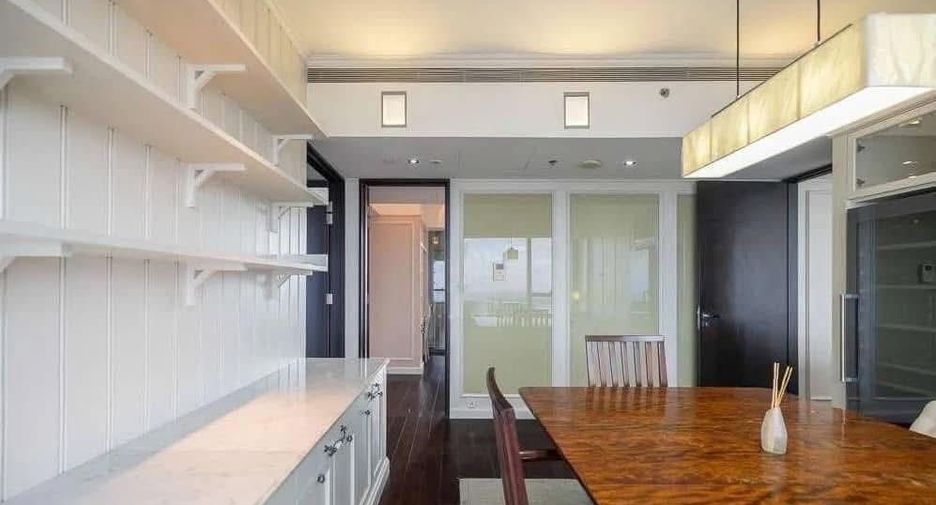 Condo en alquiler de 4 habitaciones en Sathon, Bangkok