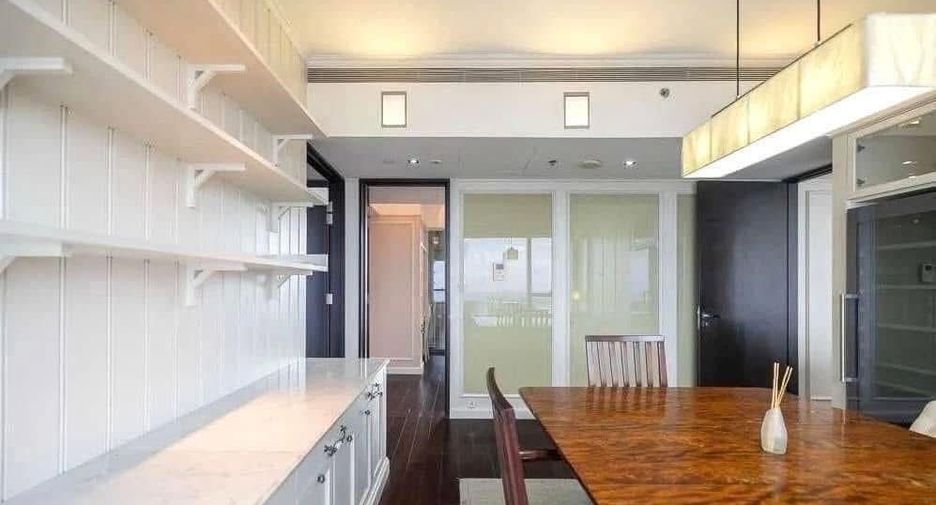 Condo en alquiler de 4 habitaciones en Sathon, Bangkok