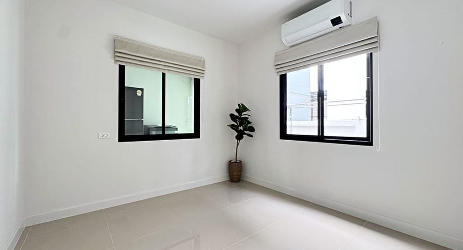 Casa en alquiler de 4 habitaciones en Bang Lamung, Chonburi