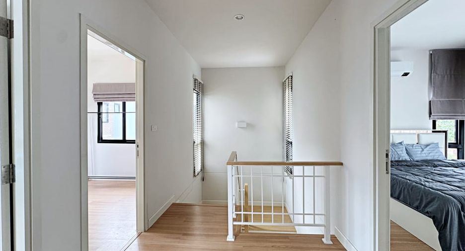 Casa en alquiler de 4 habitaciones en Bang Lamung, Chonburi