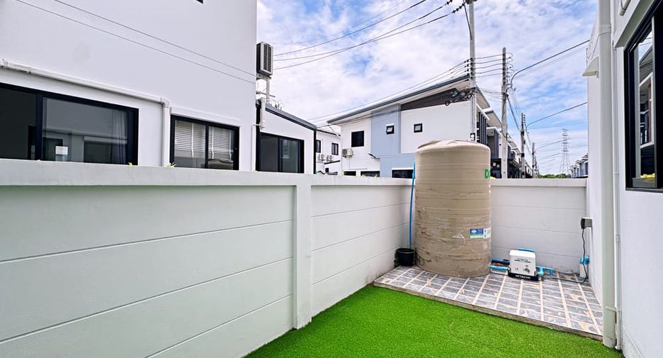 Casa en alquiler de 4 habitaciones en Bang Lamung, Chonburi