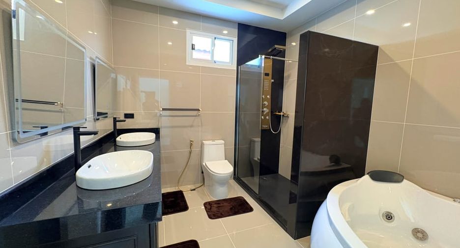 Villa en alquiler y en venta de 6 habitaciones en Bang Lamung, Chonburi