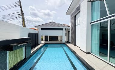 Villa en alquiler y en venta de 6 habitaciones en Bang Lamung, Chonburi