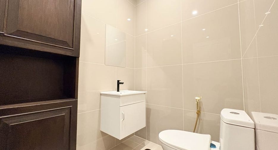 Villa en alquiler y en venta de 6 habitaciones en Bang Lamung, Chonburi