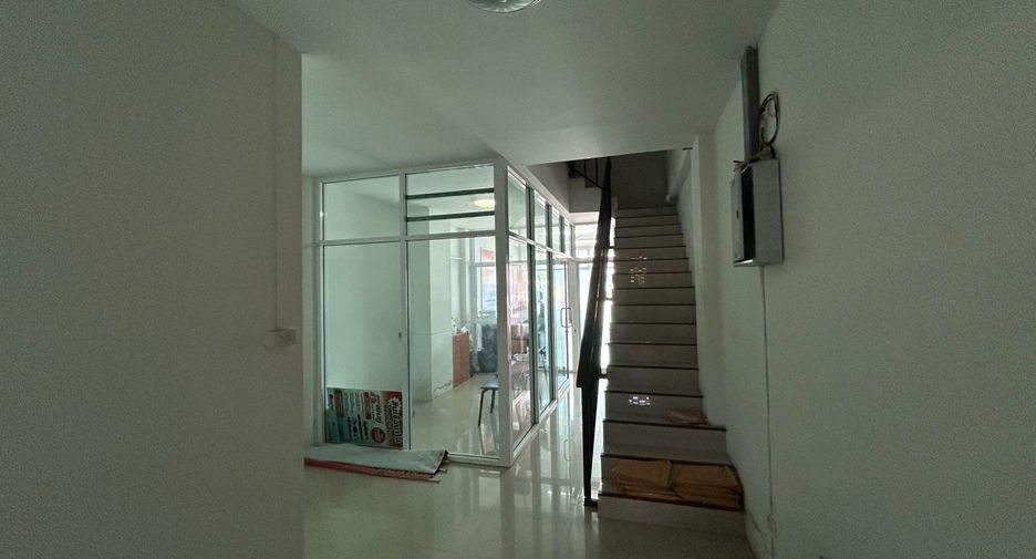 Gewerbefläche zum Kauf mit 4 Zimmer in Mueang Chon Buri, Chonburi