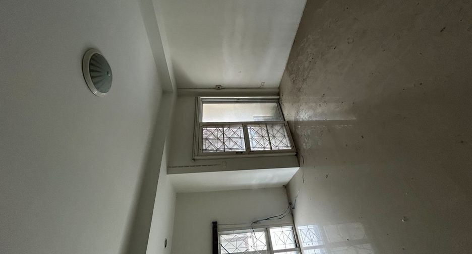 Gewerbefläche zum Kauf mit 4 Zimmer in Mueang Chon Buri, Chonburi