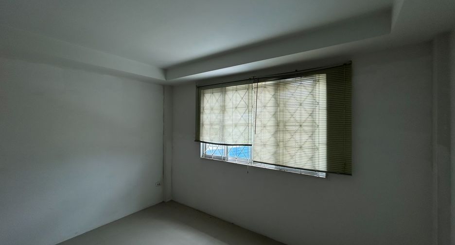 Gewerbefläche zum Kauf mit 4 Zimmer in Mueang Chon Buri, Chonburi