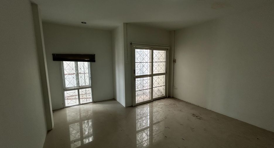 Gewerbefläche zum Kauf mit 4 Zimmer in Mueang Chon Buri, Chonburi