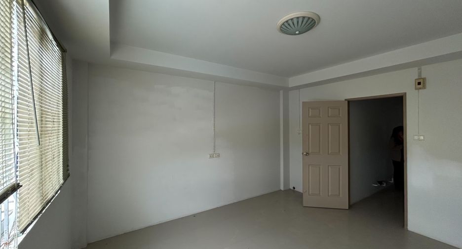 Gewerbefläche zum Kauf mit 4 Zimmer in Mueang Chon Buri, Chonburi