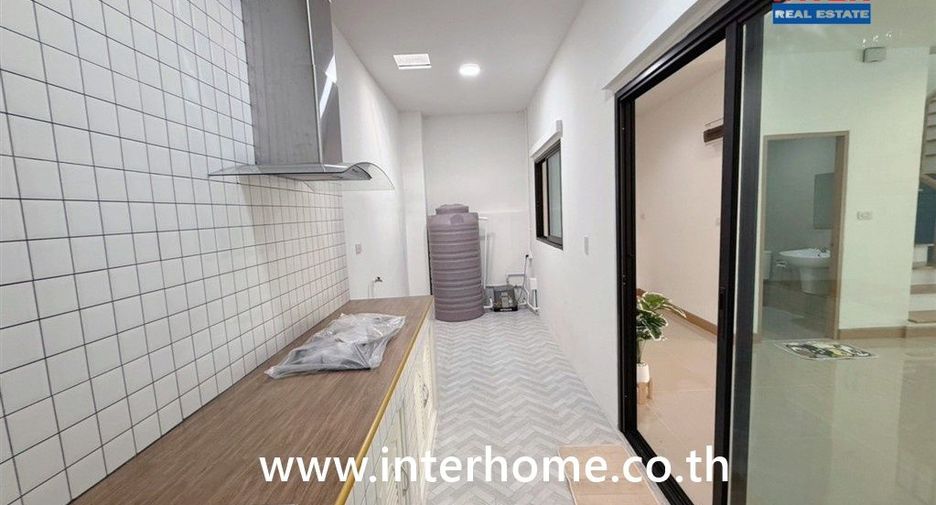 Reihenhaus zum Kauf mit 3 Zimmer in Khlong Sam Wa, Bangkok
