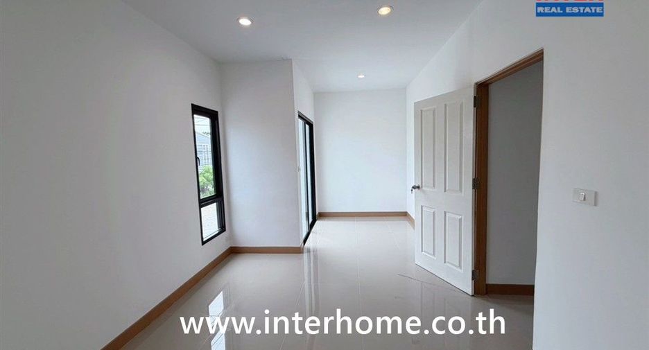 Reihenhaus zum Kauf mit 3 Zimmer in Khlong Sam Wa, Bangkok
