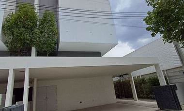 For rent 3 ベッドルーム townhouse in Don Mueang, Bangkok