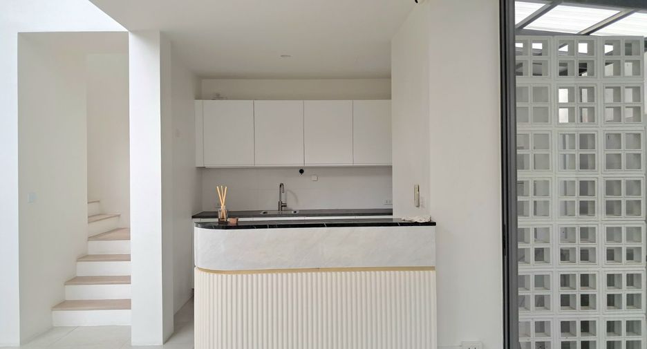For rent 3 ベッドルーム townhouse in Don Mueang, Bangkok