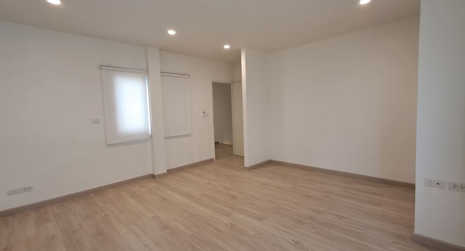 For rent 3 ベッドルーム townhouse in Don Mueang, Bangkok