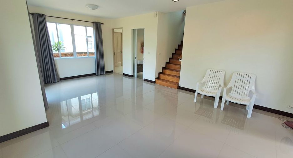 Haus zum Kauf mit 3 Zimmer in Khlong Sam Wa, Bangkok