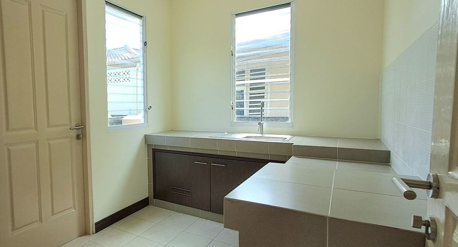 Haus zum Kauf mit 3 Zimmer in Khlong Sam Wa, Bangkok