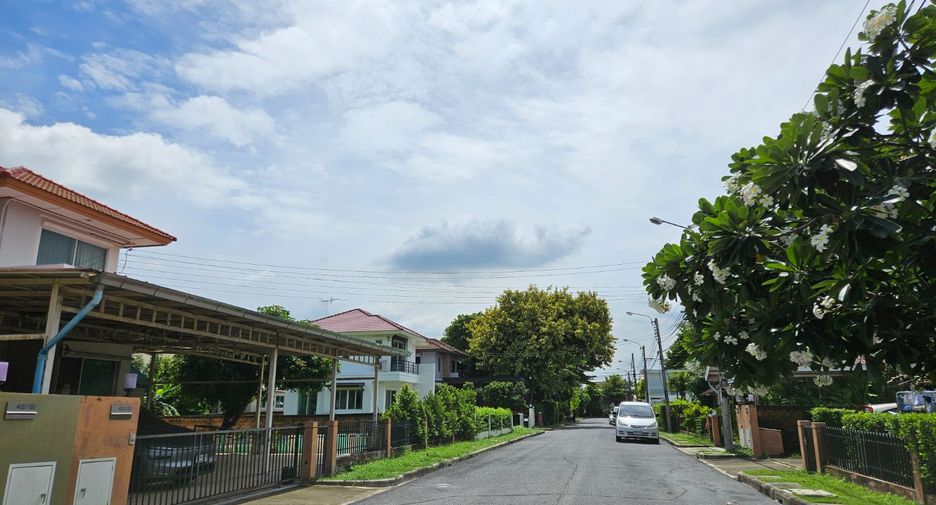 Haus zum Kauf mit 3 Zimmer in Khlong Sam Wa, Bangkok
