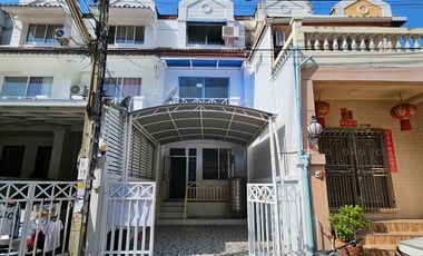 À vendre 4 chambres maison de ville à Bang Khae, Bangkok
