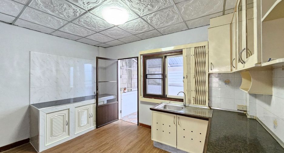 Продажа 4 спальни таунхаус в Банг Кхае, Бангкок