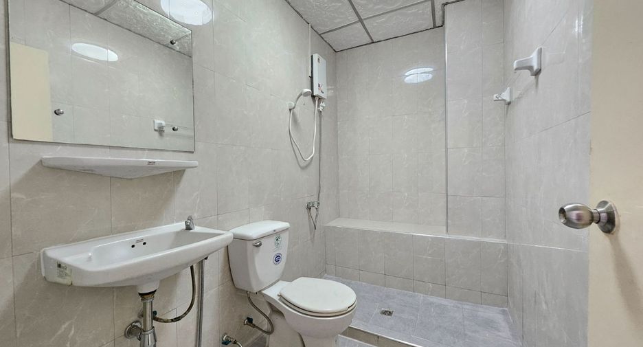 Продажа 4 спальни таунхаус в Банг Кхае, Бангкок