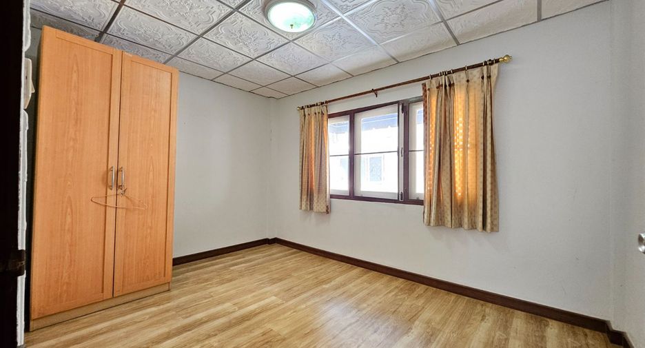 Продажа 4 спальни таунхаус в Банг Кхае, Бангкок