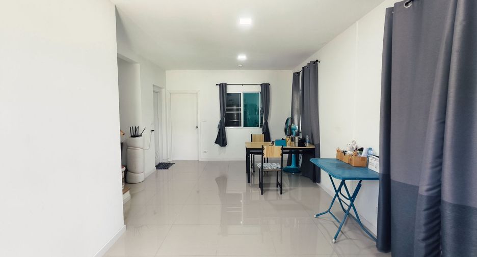 For sale 3 bedrooms townhouse in Mueang Pathum Thani, Pathum Thani