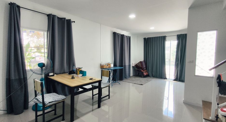 For sale 3 bedrooms townhouse in Mueang Pathum Thani, Pathum Thani