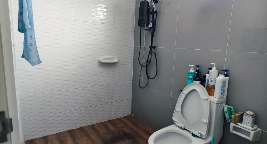For sale 3 bedrooms townhouse in Mueang Pathum Thani, Pathum Thani