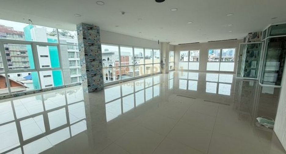 For sale 2 ベッドルーム retail Space in Din Daeng, Bangkok