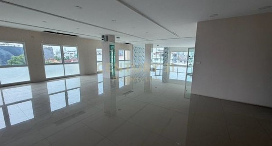 For sale 2 ベッドルーム retail Space in Din Daeng, Bangkok
