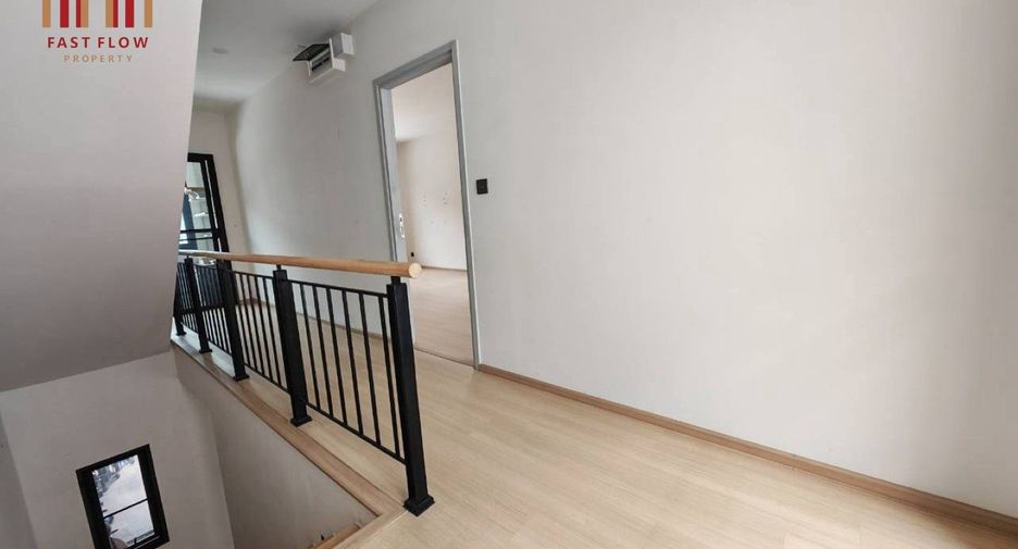 À vendre 3 chambres maison de ville à Lak Si, Bangkok